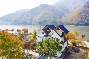 Moojoo Jeonmangdae Pension
